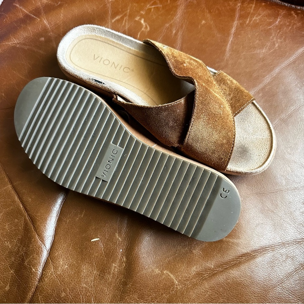 Vionic Hayden Suede - Picture 2 of 6
